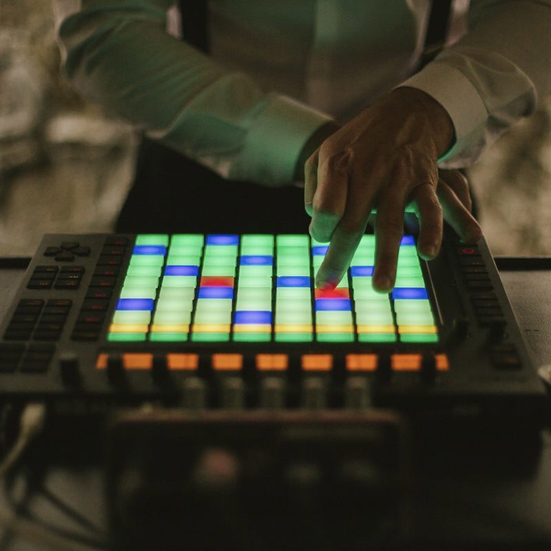 Música para eventos en Cantabria. Música para Bodas en Cantabria, música para fiestas privadas en Cantabria, música para eventos corporativos y organización de espectáculos en Cantabria. Grupos de Música y DJ´s para eventos en Cantabria