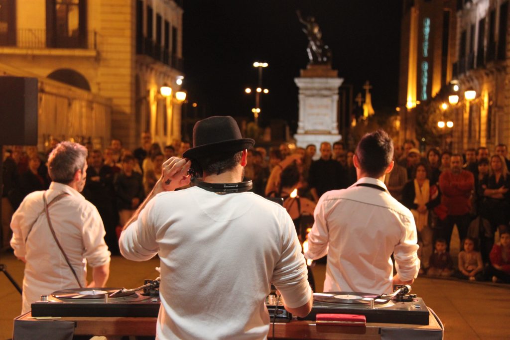 Música para eventos en Cantabria. Música para Bodas en Cantabria, música para fiestas privadas en Cantabria, música para eventos corporativos y organización de espectáculos en Cantabria. Grupos de Música y DJ´s para eventos en Cantabria