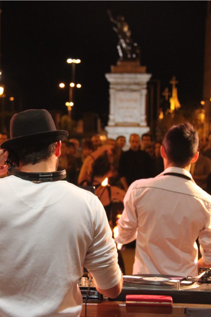 Música para eventos en Cantabria. Música para Bodas en Cantabria, música para fiestas privadas en Cantabria, música para eventos corporativos y organización de espectáculos en Cantabria. Grupos de Música y DJ´s para eventos en Cantabria